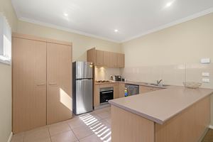 The Kitchen of a 2 Bedroom Townhouse Apartment at Birmingham Gardens Townhouses.